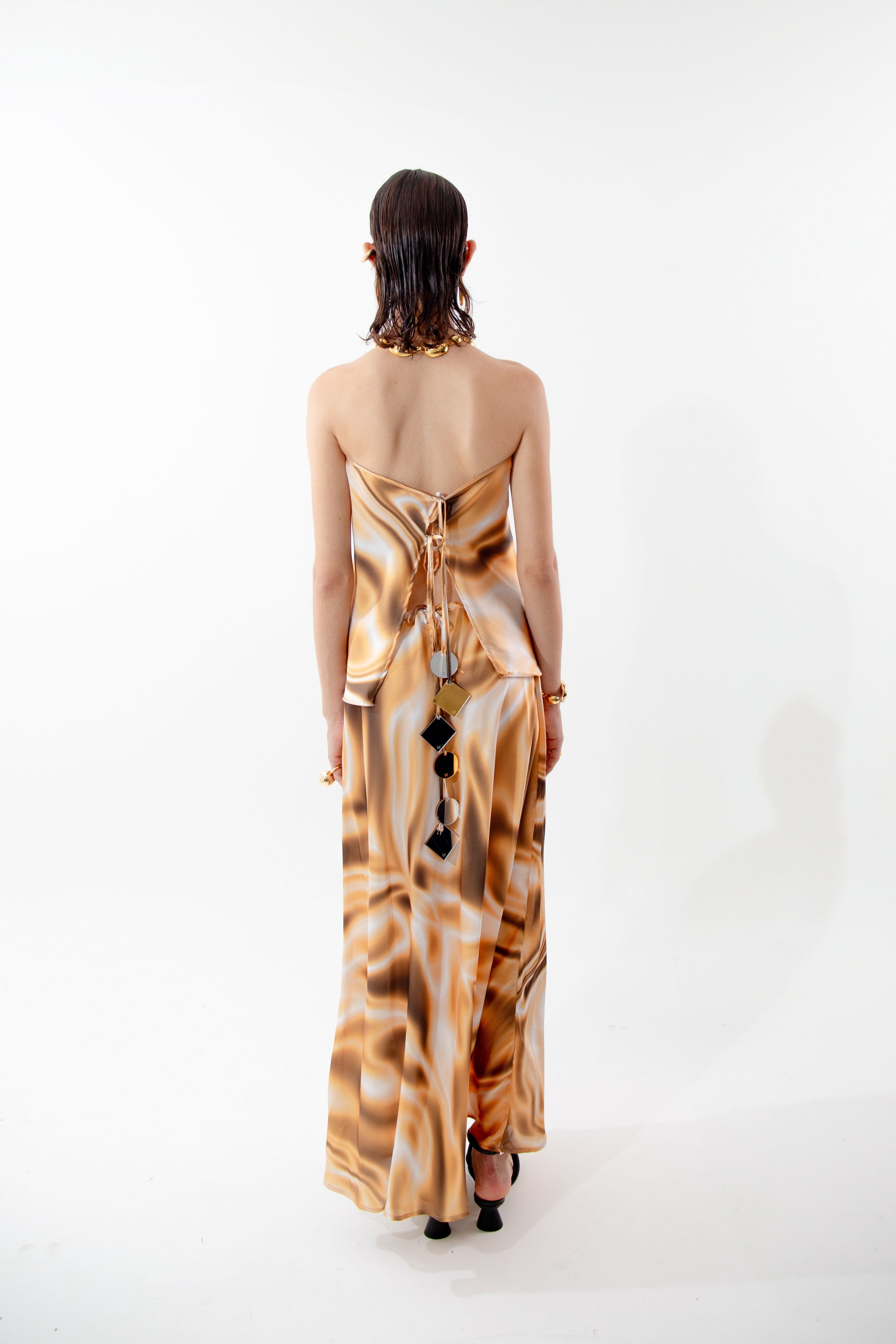 THE ‘LIQUID GOLD’ TOP