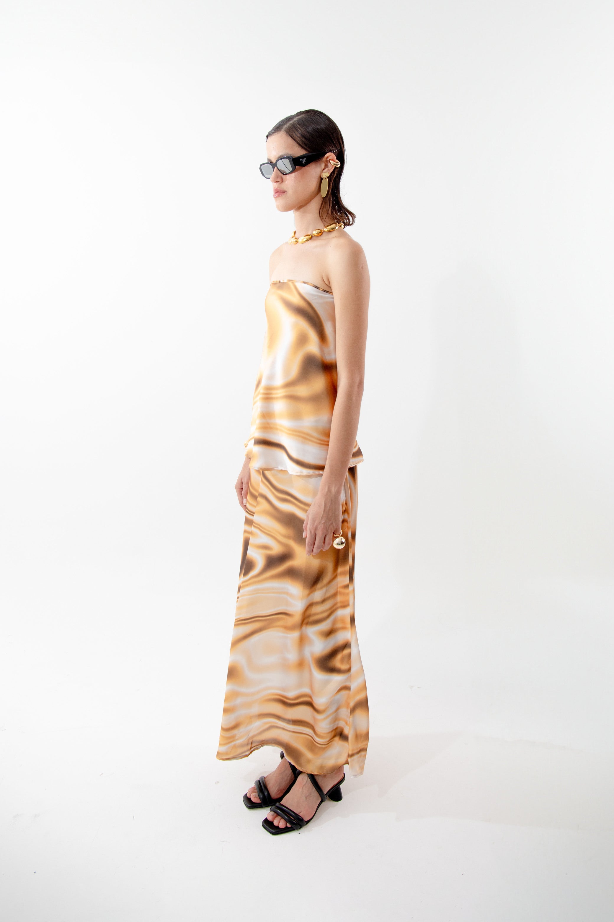 THE ‘LIQUID GOLD’ TOP