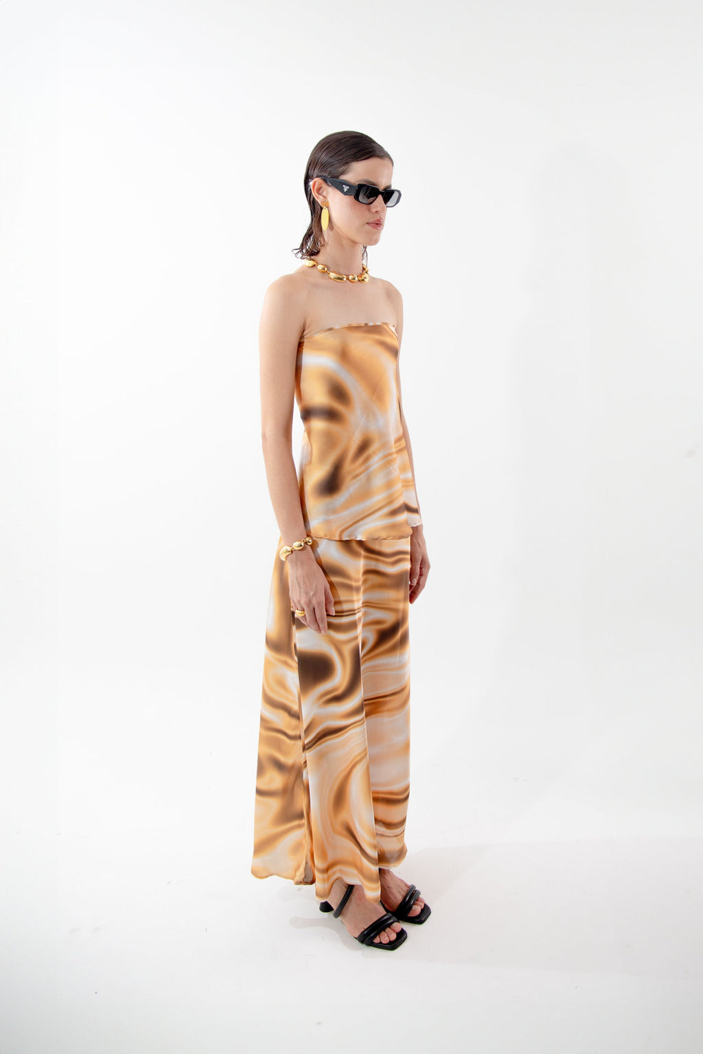 THE ‘LIQUID GOLD’ TOP