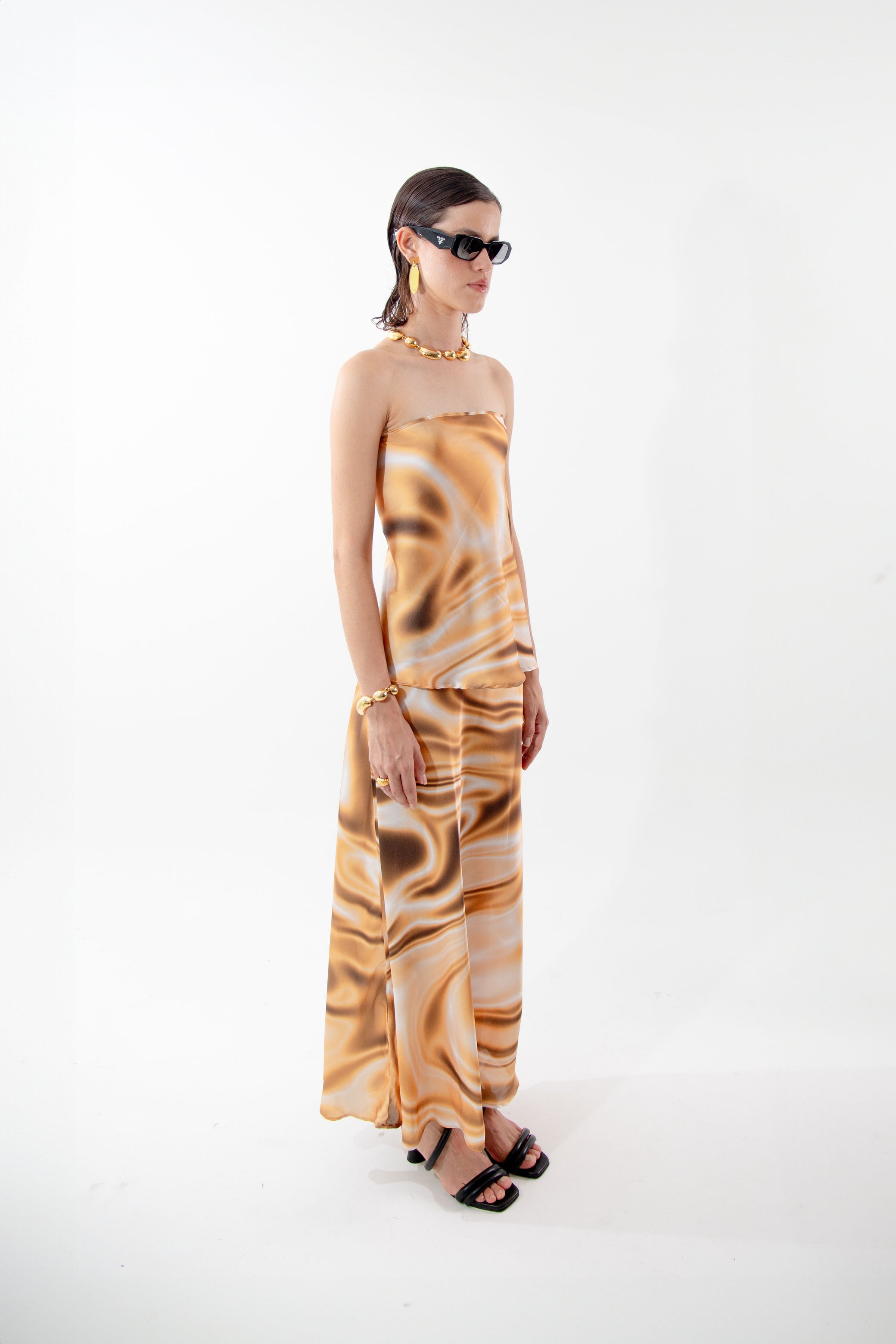 THE ‘LIQUID GOLD’ TOP