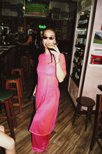 Cargar imagen en el visor de la galería, “The Beach Midi Dress” Fuchsia
