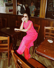 Cargar imagen en el visor de la galería, “The Beach Midi Dress” Fuchsia
