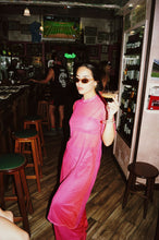 Cargar imagen en el visor de la galería, “The Beach Midi Dress” Fuchsia
